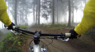 В туман на велосипеде?