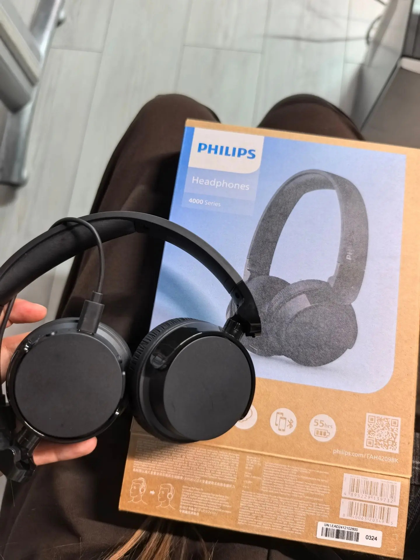 Наушники Philips в коробке