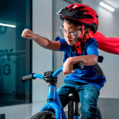 Научить ребенка ездить на велосипеде